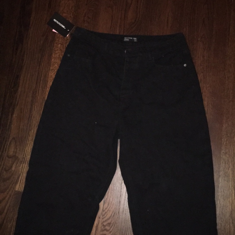 Black boyfriend jeans